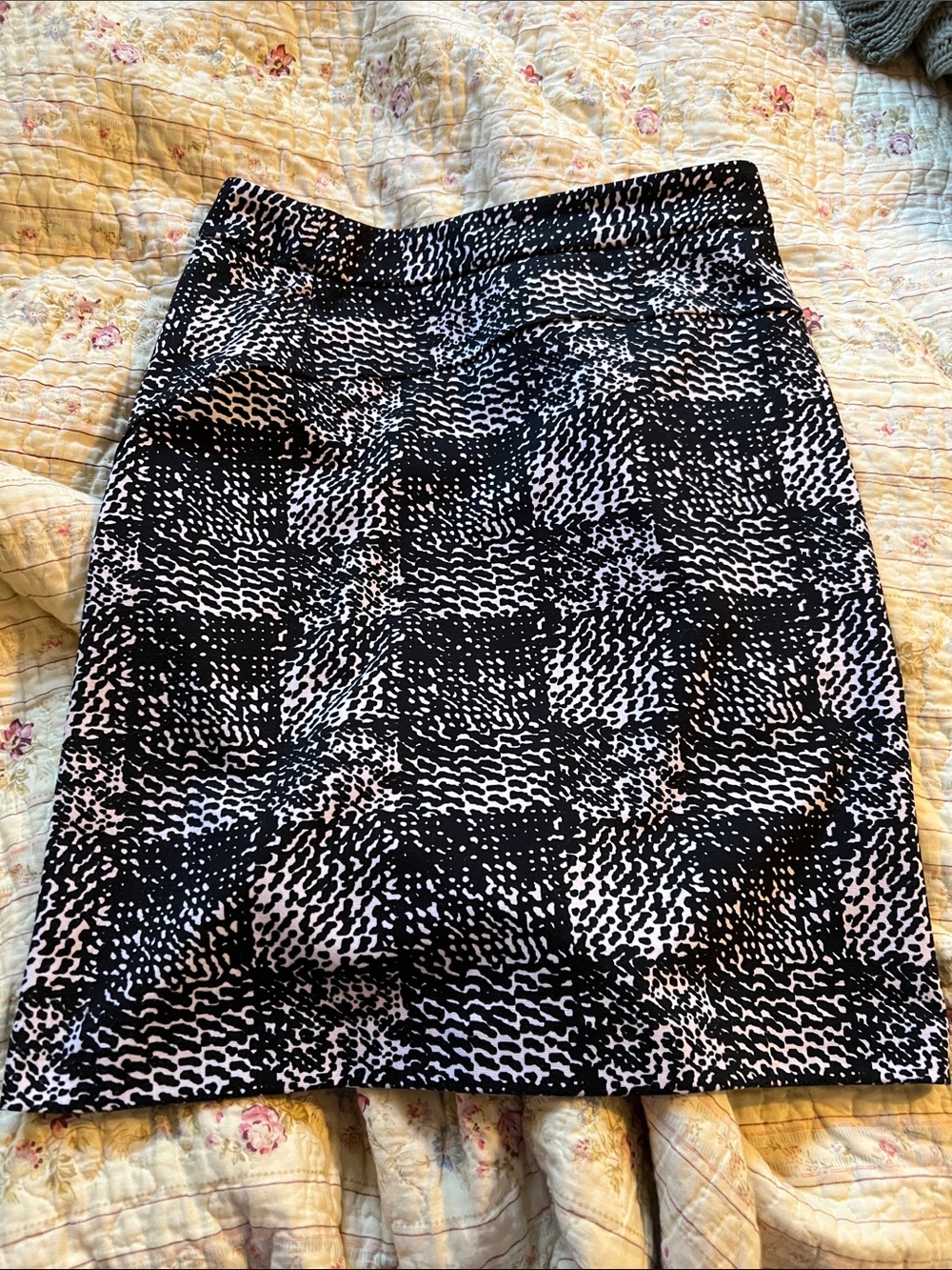 Grace Elements Black and White Patterned Pencil Skirt